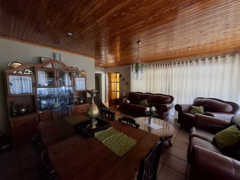 🏡 FOR SALE | Pioneerspark  4-Bedroom House with Bachelor Flat – N$ 4,100,000 - Photo 6