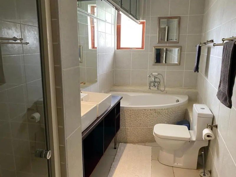 Luxurious 9-Bedroom Oceanfront Guesthouse in Vogelstrand - Photo 9