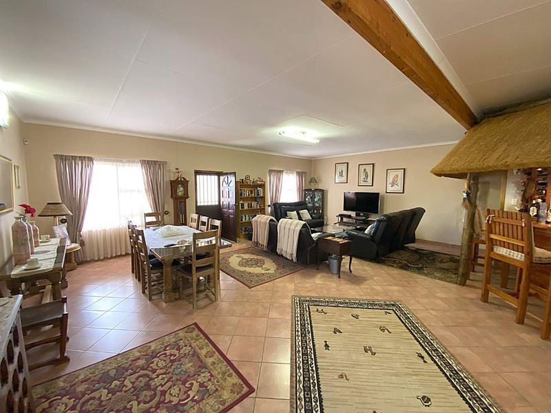 Perfectly Located Family Home - Photo 4