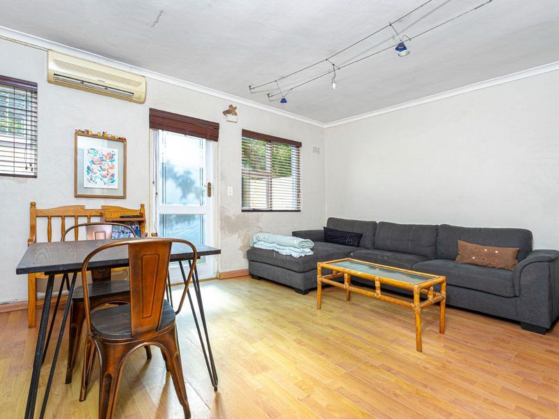 Beautiful 3 bedroom Duplex Apartment in Diep River R2 495 000.00 - Photo 3