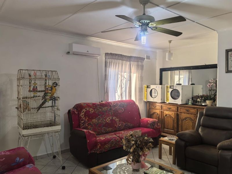 Your New Malvern Oasis: Comfy Home with Pool &amp; Space to Play! - Photo 6