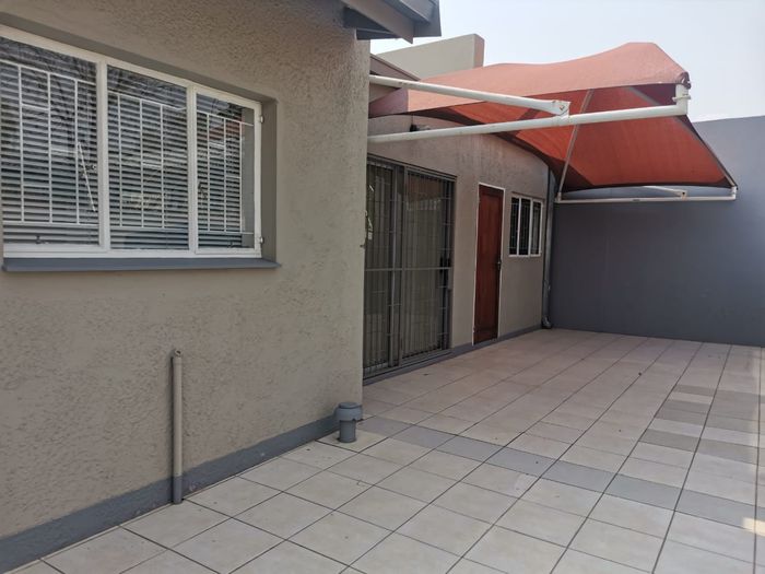 Property #2422439, Townhouse For Sale in Pioniers Park Ext 1