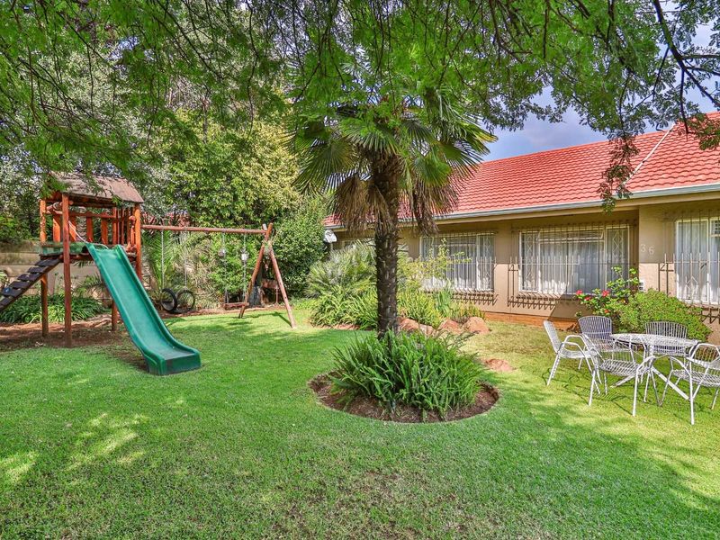QUALITY FAMILY HOME WITH A FULL COTTAGE FOR SALE IN BRACKENDOWNS - Photo 3