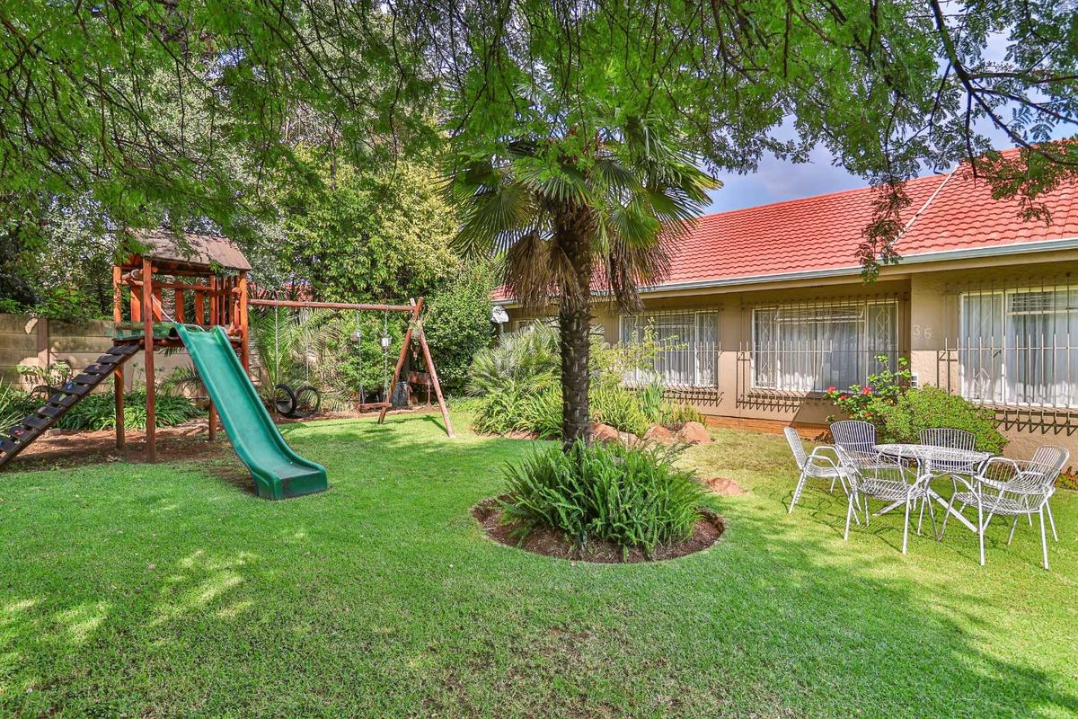 QUALITY FAMILY HOME WITH A FULL COTTAGE FOR SALE IN BRACKENDOWNS - Photo 3