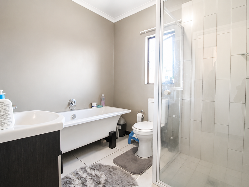 2 Bedroom Cluster for rent in Halfway Gardens - Photo 8