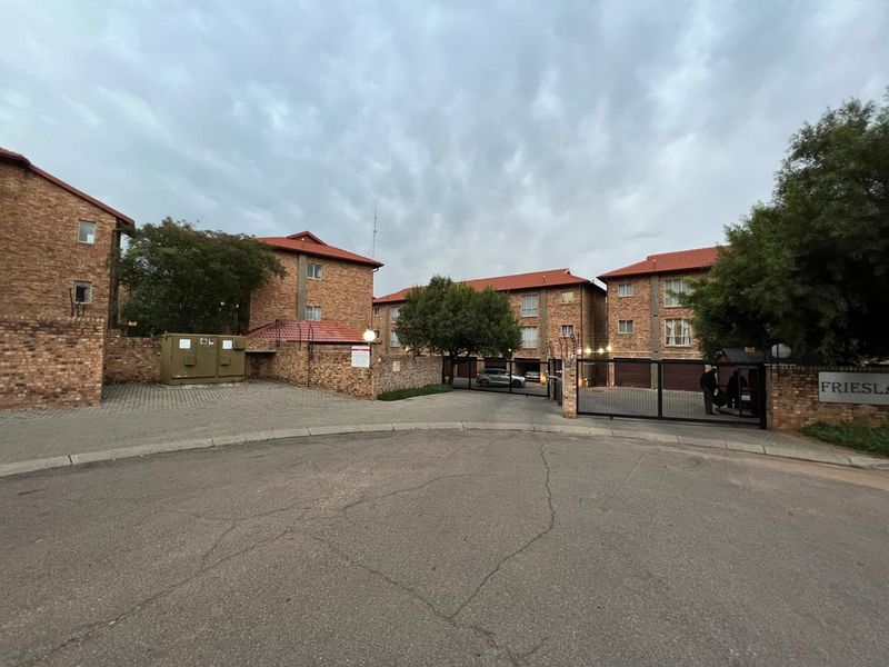 1 Bedroom Apartment in Wapadrand - Photo 3