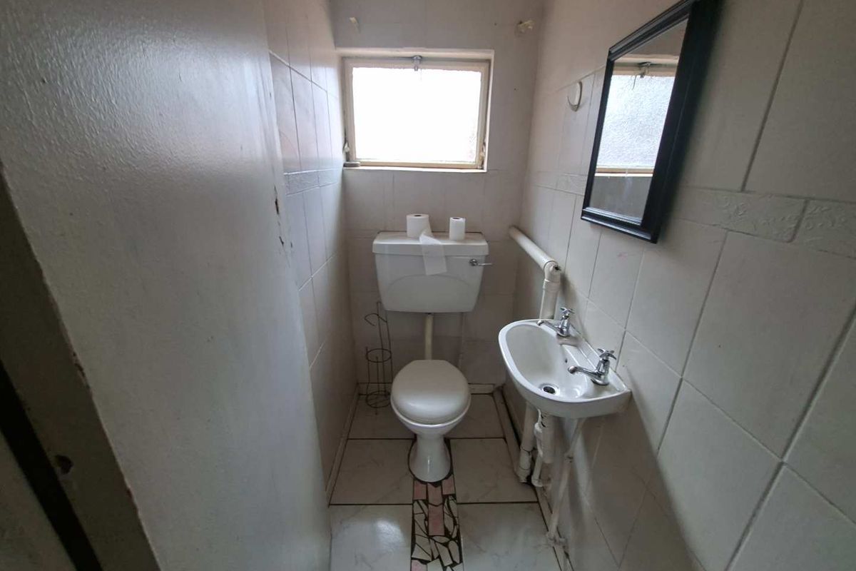 Duplex For Sale - Photo 5