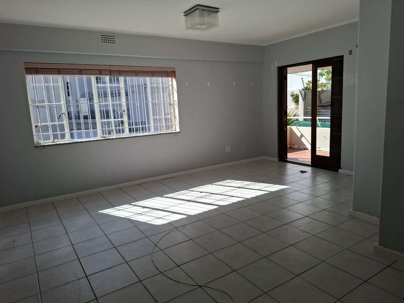 Unfurnished 1 Bedroom in Sea Point - Photo 3