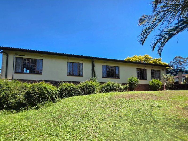 Spacious, Freestanding, and Full of Potential – See Inside! - Photo 5