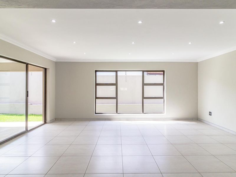 WHERE MODERN, STYLE AND COMFORT MEETS - Photo 8