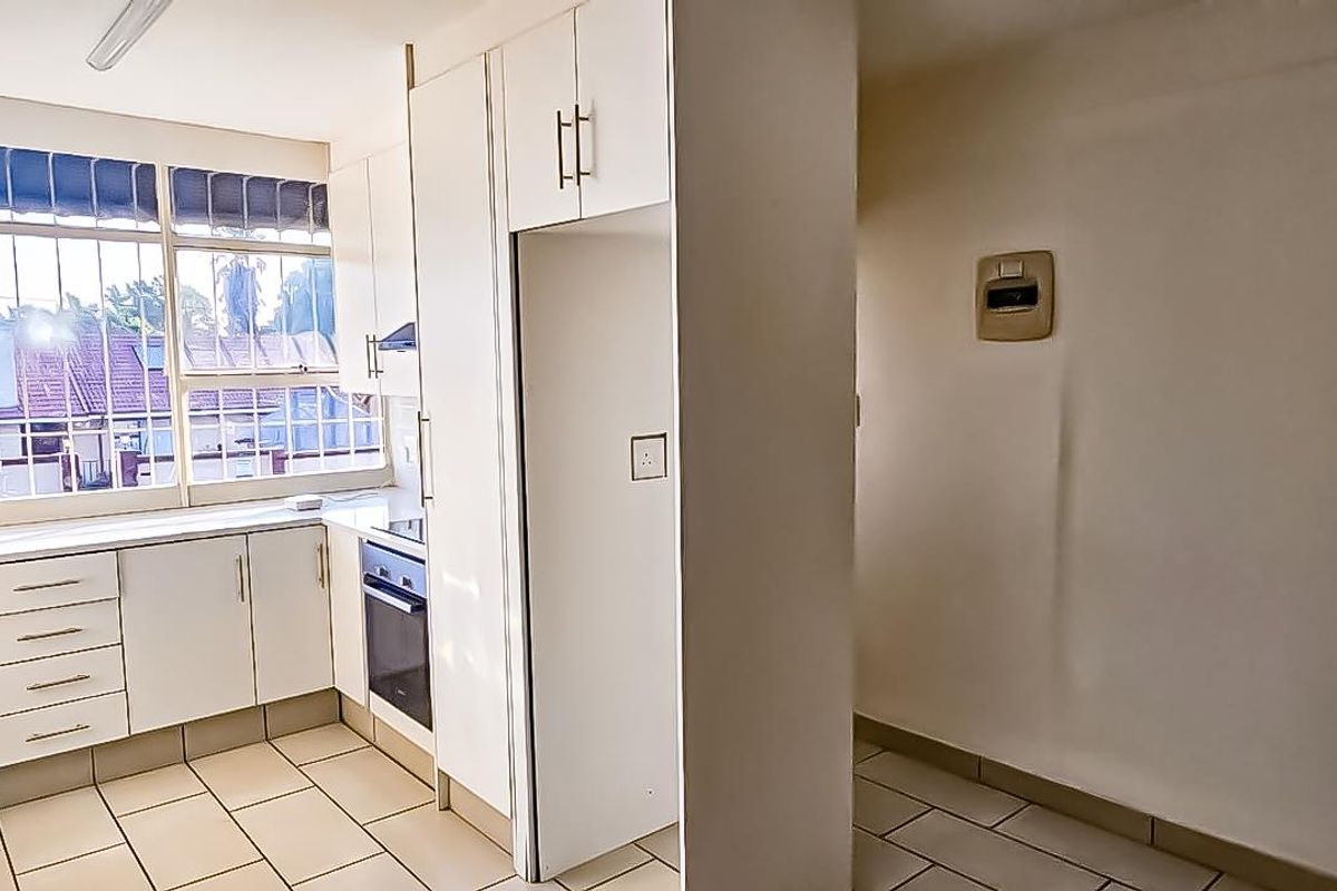 Charming 3-Bedroom Apartment in a Prime Location - Photo 4