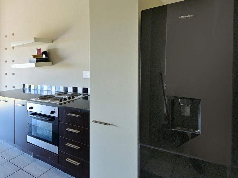 Charming Bachelor Apartment in Secure Estate - Photo 8