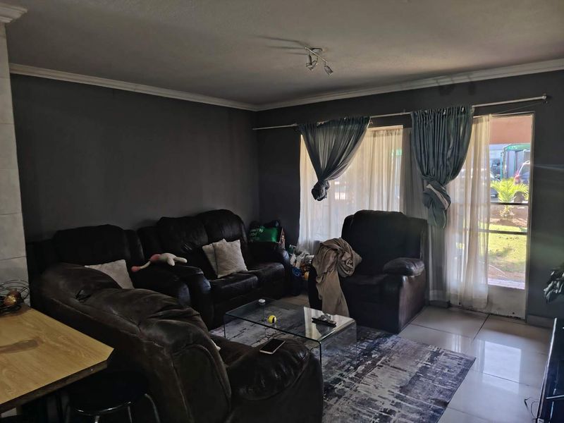 3-Bedroom Ground Floor Unit in Oakwood Complex Benoni – Excellent Value for Families or Investors - Photo 4