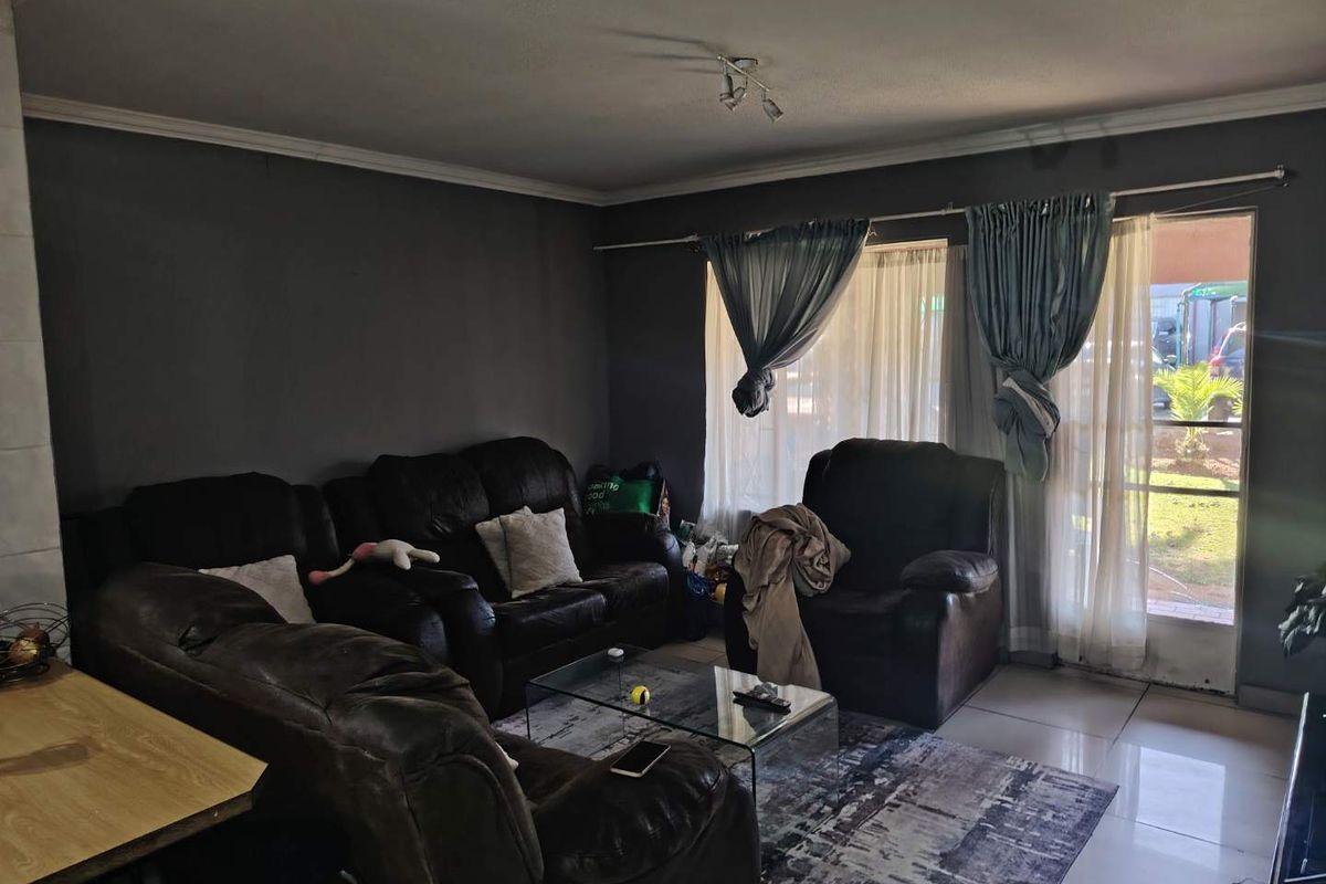 3-Bedroom Ground Floor Unit in Oakwood Complex Benoni – Excellent Value for Families or Investors - Photo 4
