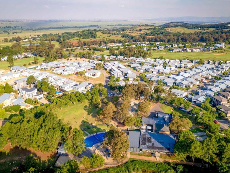 A Modern Oasis of Peace, Play, and Possibility - Photo 4