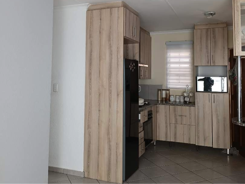Move-In Ready 3-Bedroom Home in Secure Westview Andeon Estate - Photo 4