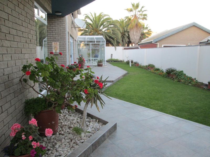 One of a kind! Delight your senses with the detail in this house  Not only provides this house shelter  but is definitely an extension of a family's lifestyle assisting with the venture towards quality of life             nsion of a family's lifestyle - Photo 5