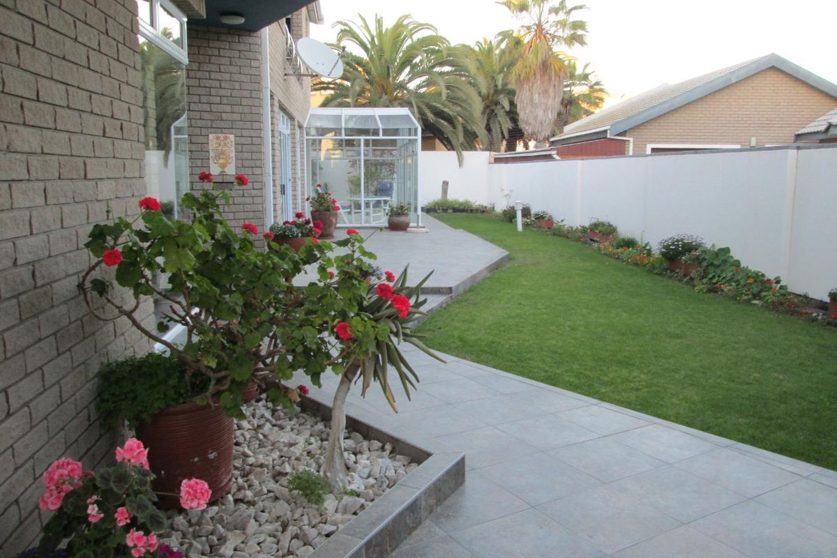 One of a kind! Delight your senses with the detail in this house  Not only provides this house shelter  but is definitely an extension of a family's lifestyle assisting with the venture towards quality of life             nsion of a family's lifestyle - Photo 5