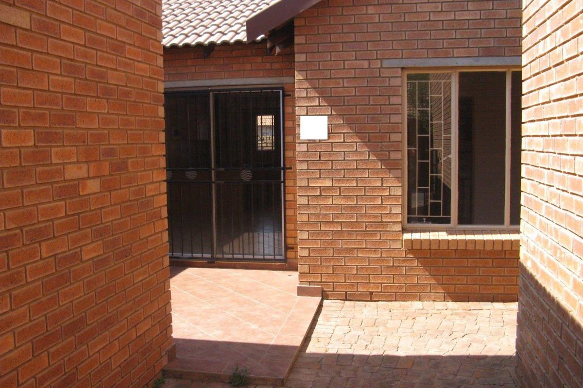 2 BEDROOM TOWNHOUSE TO RENT IN THERESA PARK - Photo 3