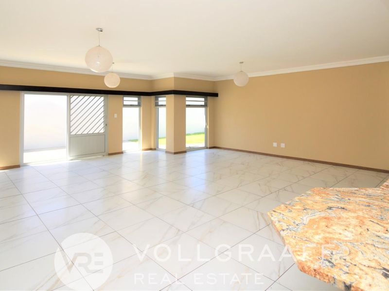 3 Bedroom home with 2 Bedroom flat - Photo 10