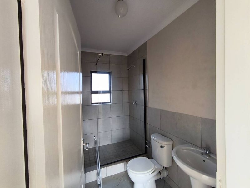 Spacious 3 Bedroom Home for Sale in Windmill Park Ext 32 - Photo 7