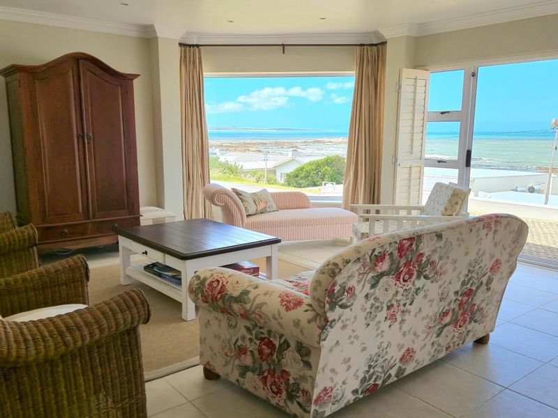 Stunning 6-Bedroom Home Including Flatlet and Spectacular Sea Views in Franskraal - Photo 7