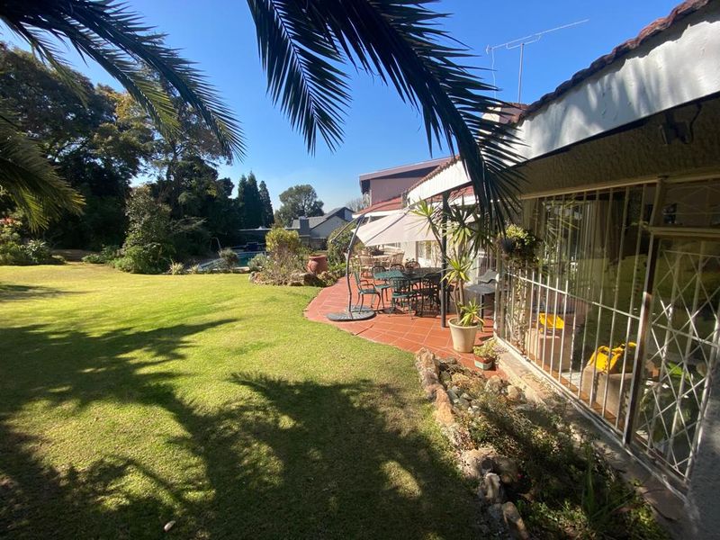 If only this large family home could speak, it would tell a thousand tales of love and memorable moments. Make it your own and nurture new memories. - Photo 5