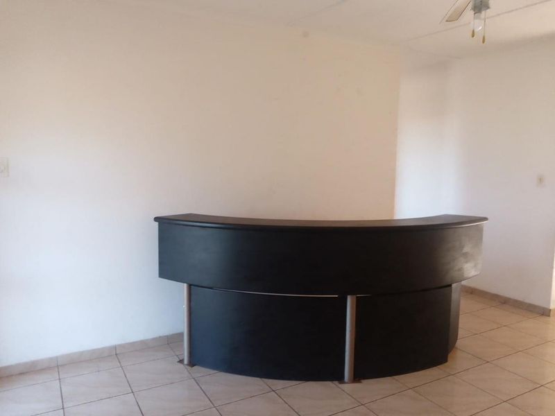 Spacious 4 Bedroom house for Sale - Photo 9