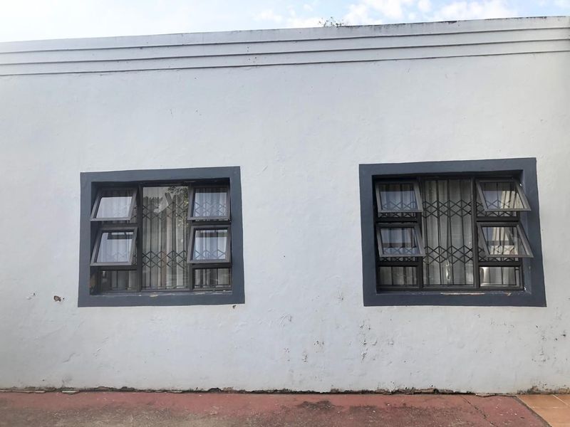 Family Home in Mobeni, Durban with Ample Space and Security - Photo 2