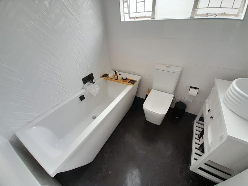 Astonishing estate ideally suited for a large family - Photo 10