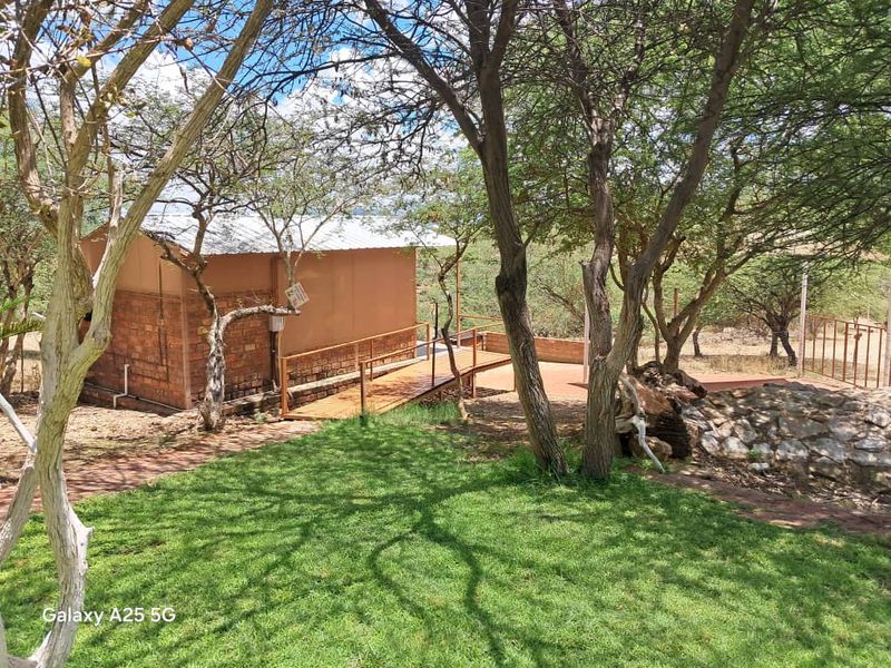 Discover Luxury: Stunning Guest Lodge for Sale! - Photo 5