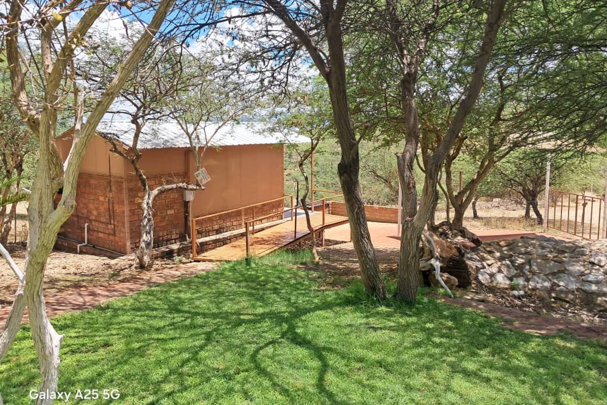 Discover Luxury: Stunning Guest Lodge for Sale! - Photo 5
