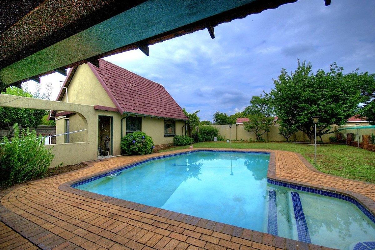 Outright bargain with cottage! - Photo 2