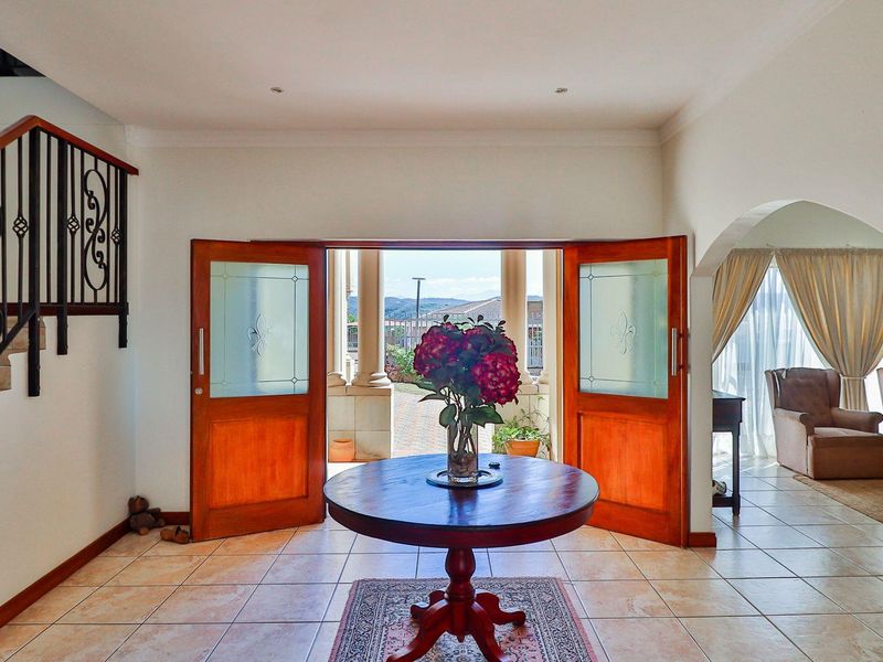 Elegant home with income-generating flat on sought after area - Photo 8