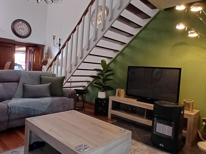 Secure, spasious and designed for modern living - Photo 4