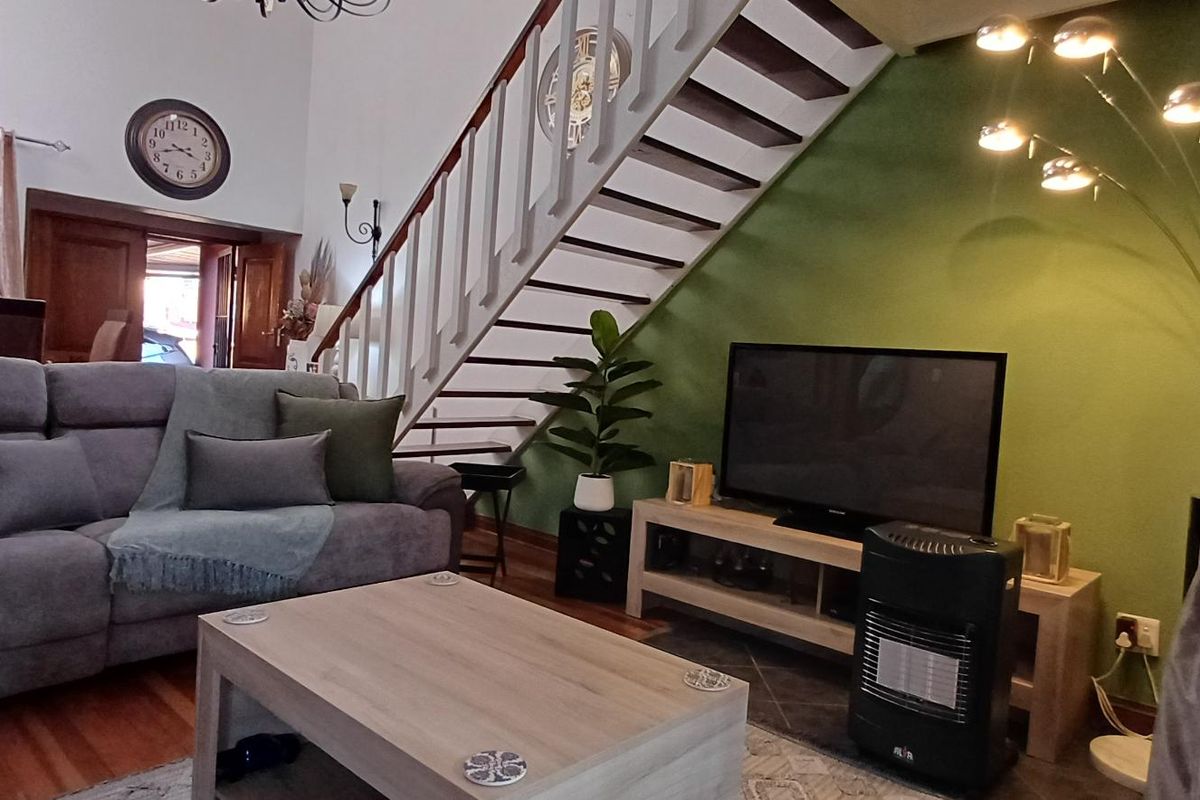 Secure, spasious and designed for modern living - Photo 4