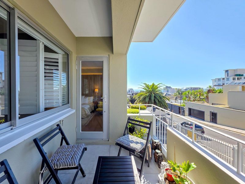 Chic Newly Renovated Two Bedroom  Apartment - Photo 2