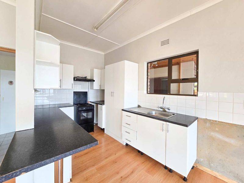 Two bedroom home with great potential for sale in Stilbaai-Wes. - Photo 9