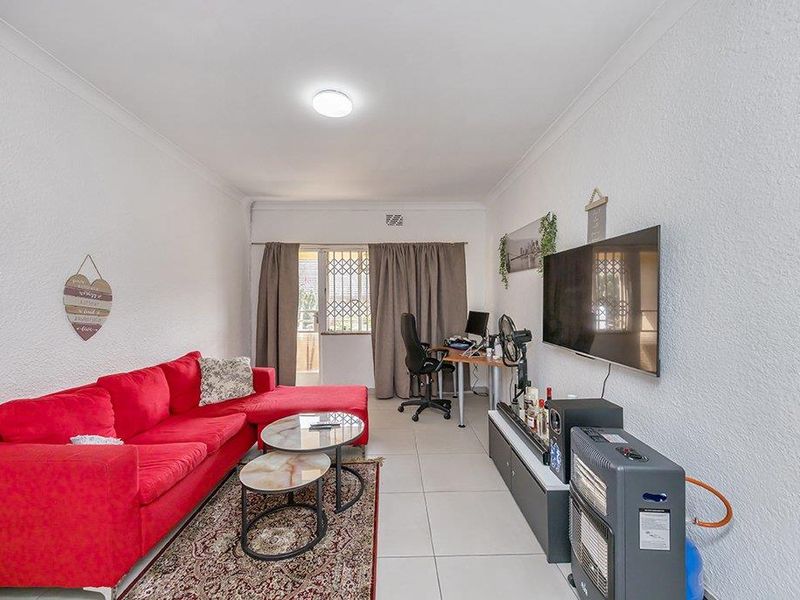 Modern 1 Bedroom Apartment with Balcony in Glenlily Parow - Photo 6
