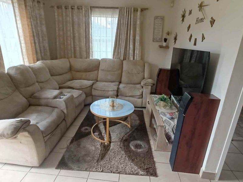 "Secure Estate Living: 3-Bed, Ready to Move In!" - Photo 3