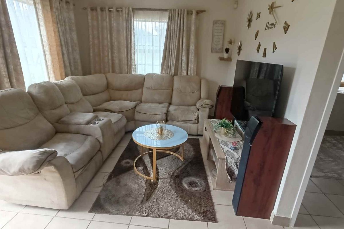 "Secure Estate Living: 3-Bed, Ready to Move In!" - Photo 3