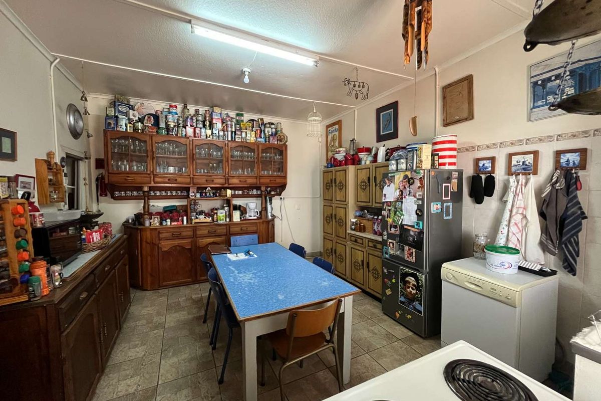 Charming 3 Bedroom Home for Sale in Kanoneiland - Photo 2