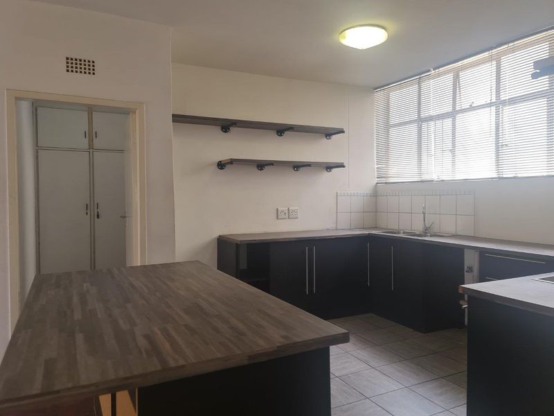 Perfect location. A step away from the Killarney Mall! - Photo 6