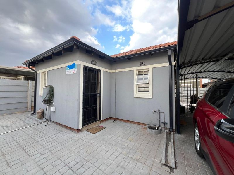 Secure 3-Bedroom Family Home in the Sought-After Leopard's Rest Estate! - Photo 1