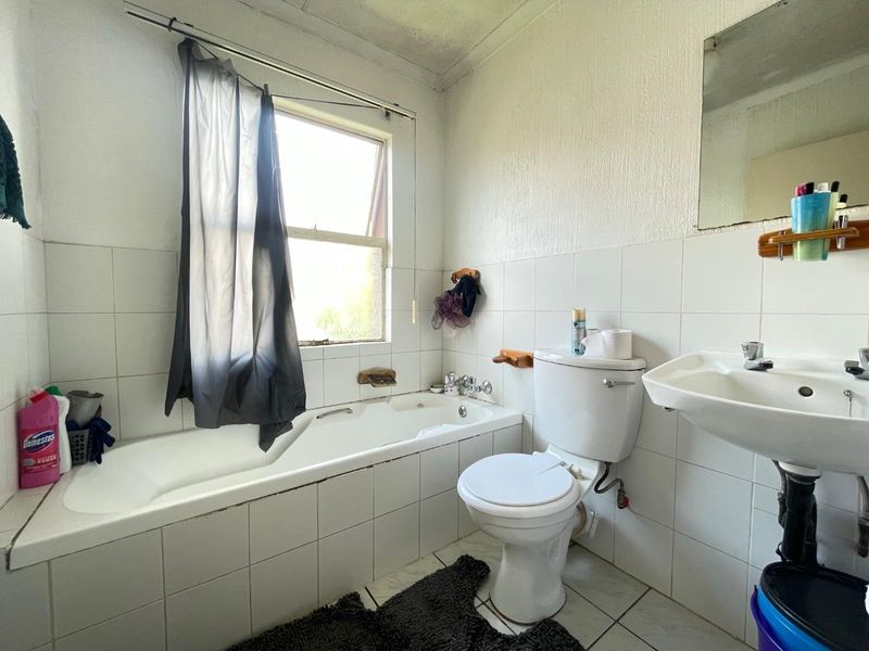 1st / Top Floor Bargain Needing TLC - Photo 4