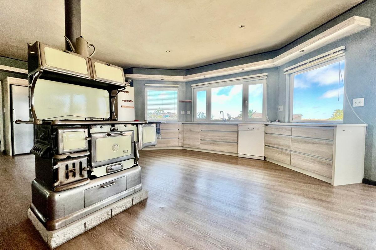 House with Flat for Sale, Kramersdorf, Swakopmund - Photo 3