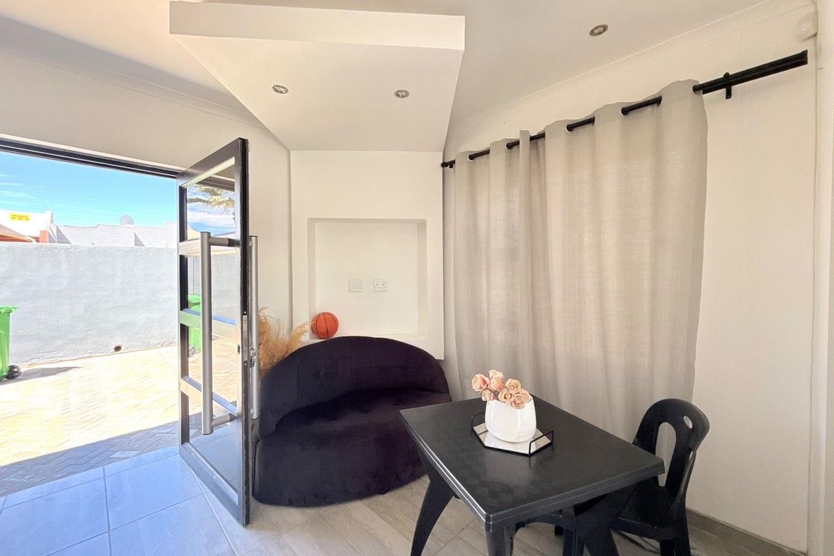 FULLY FURNISHED - Photo 4