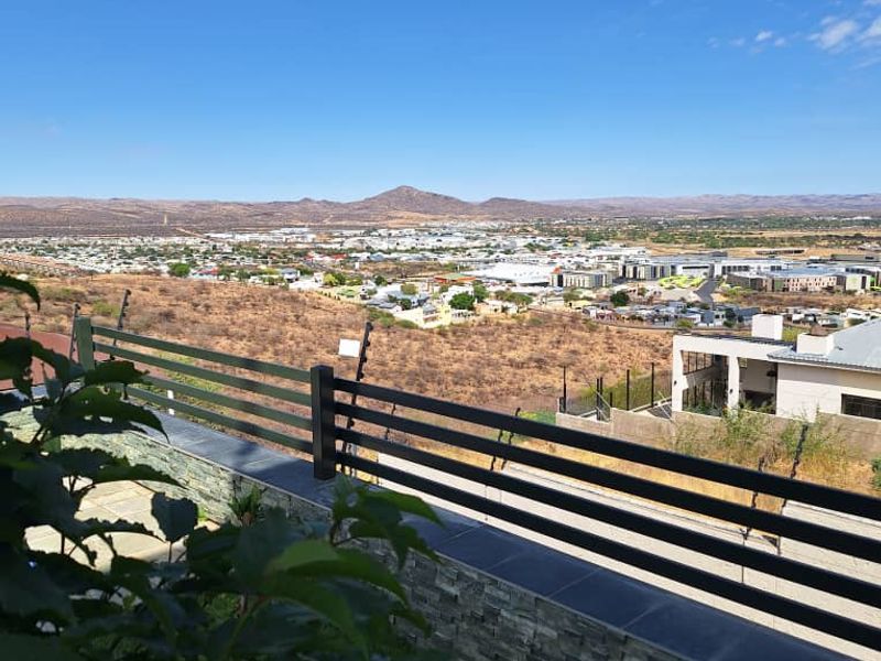 Modern Upmarket living on the Hill with 360' views over Windhoek - Photo 6