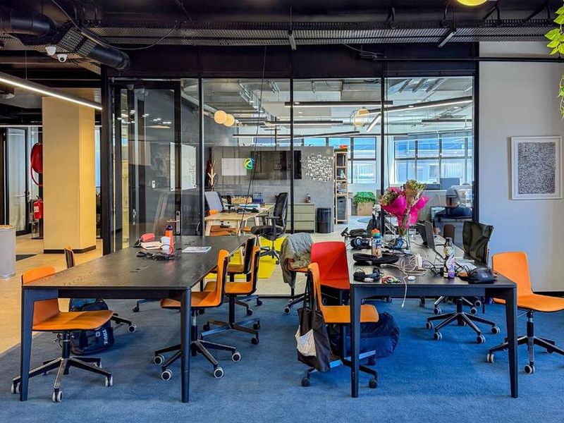 10 person private office to let in trendy Harrington street - Photo 6