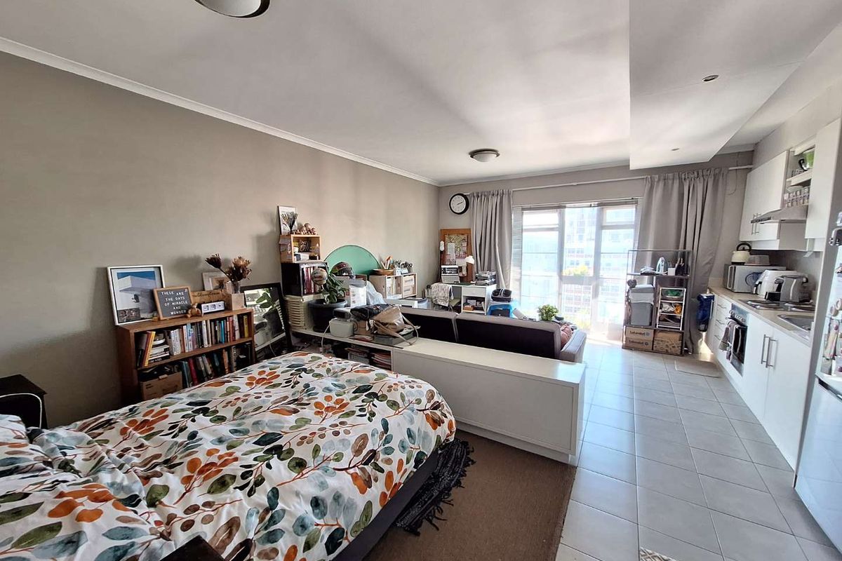 Top Floor Bachelor - Photo 2
